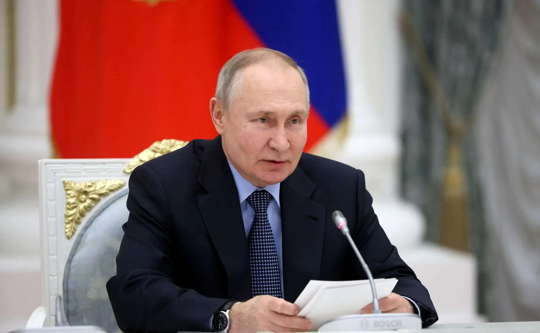 Vladimir-Putin-Threating-west